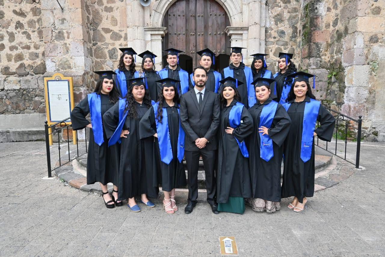 Nuestros estudiantes se graduan con una excelente preparación académica